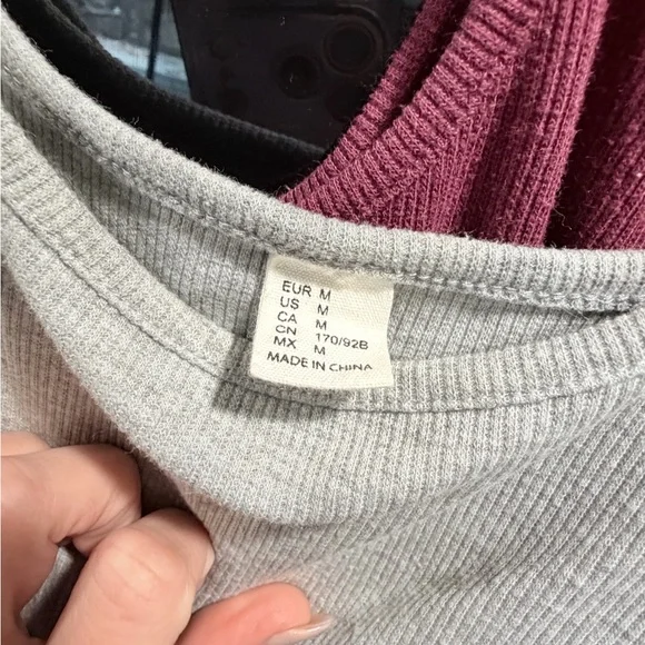 Gray and burgundy Sleeveless Dresses - Picture 2 of 3